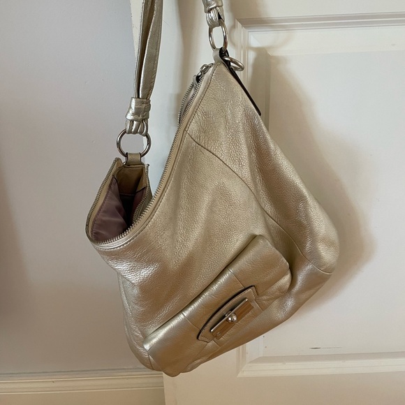 Beautiful Metallic Gold Leather Coach Shoulder Bag - Picture 1 of 4
